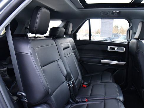 Used 2023 Ford Explorer XLT w/ Equipment Group 202A image 18