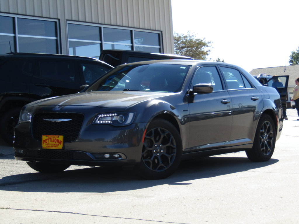 Used 2019 Chrysler 300 S AWD/4WD image 12