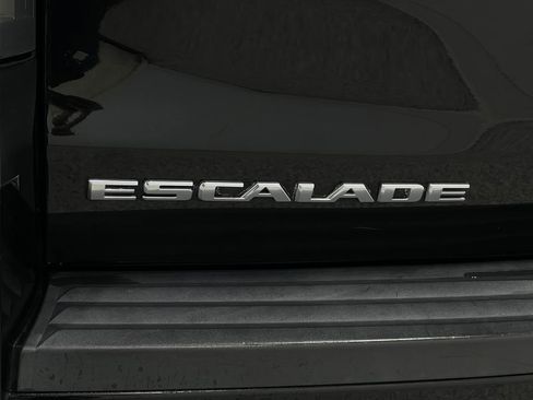 Used 2018 Cadillac Escalade ESV Luxury image 42