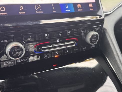 Used 2022 Jeep Grand Cherokee L Overland w/ Advanced Protech Group III image 20