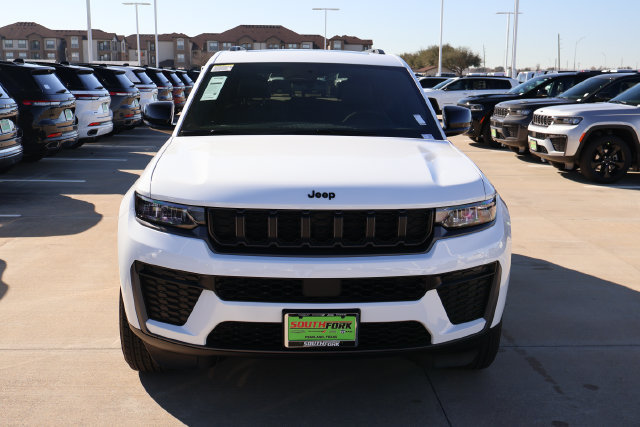 New 2026 Jeep Grand Cherokee Altitude RWD image 2