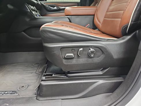 Used 2023 GMC Yukon XL Denali Ultimate w/ LPO, Floor Liner Package image 28