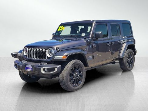 Used 2025 Jeep Wrangler Unlimited Sahara w/ Safety Group AWD/4WD image 8
