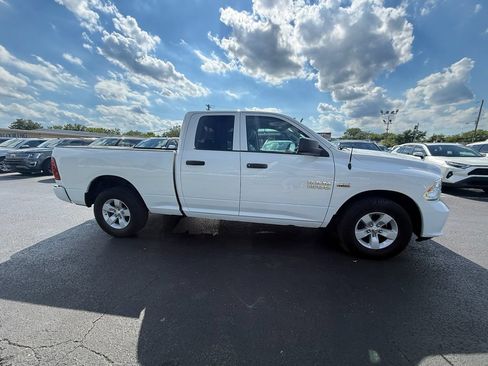 Used 2017 RAM 1500 Express RWD image 2