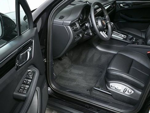 Used 2026 Porsche Macan image 8