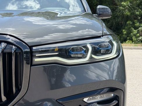Used 2022 BMW X7 M50i w/ Dynamic Handling Package AWD/4WD image 9
