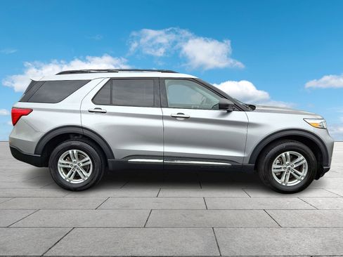 Certified 2023 Ford Explorer XLT image 7
