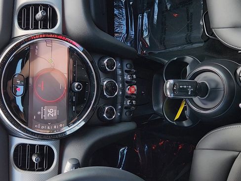 Used 2024 MINI Cooper 4-Door Hardtop FWD image 16