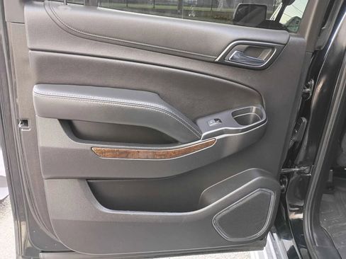Used 2020 Chevrolet Suburban LT image 14