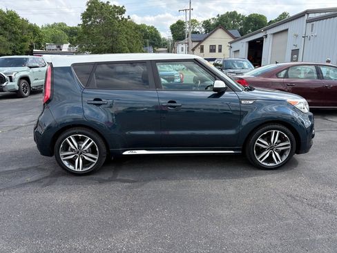 Used 2018 Kia Soul + FWD image 2