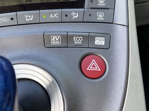 Used 2015 Toyota Prius Three FWD image 27