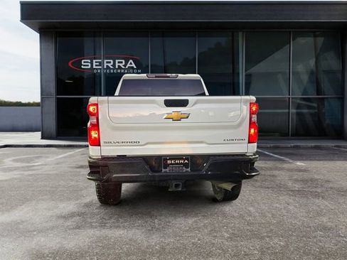 Used 2024 Chevrolet Silverado 2500 Custom w/ Custom Value Package image 4