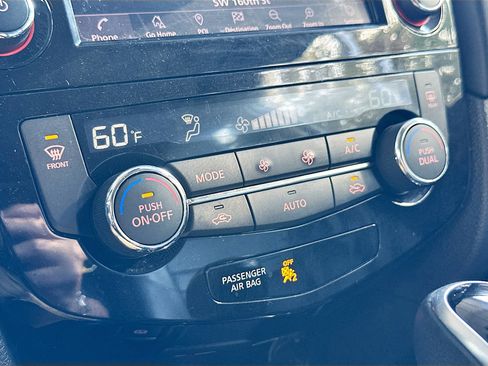 Used 2019 Nissan Rogue SL w/ Premium Package image 15