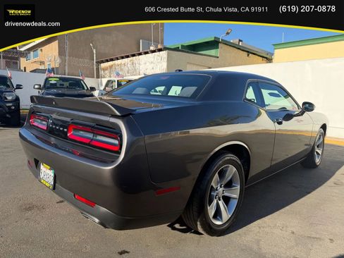 Used 2019 Dodge Challenger SXT RWD image 5