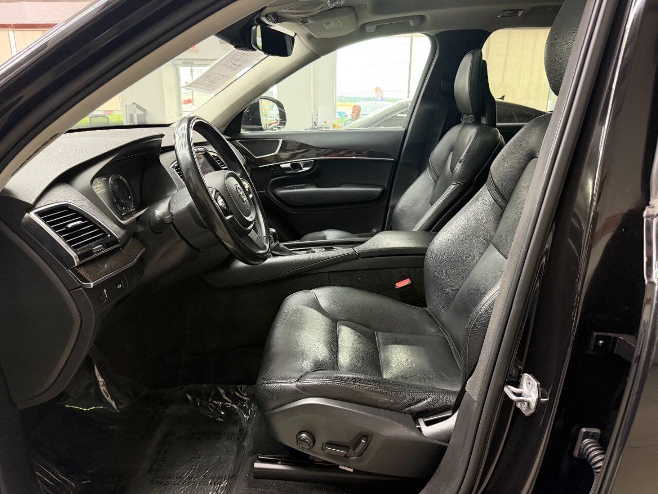 Used 2018 Volvo XC90 T6 Momentum w/ Convenience Package AWD/4WD image 11