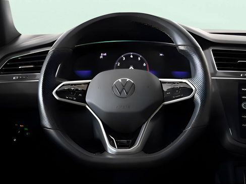 Used 2023 Volkswagen Tiguan SE R-Line image 41