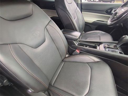 Used 2022 Jeep Compass Limited image 34