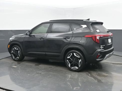 Used 2025 Kia Seltos SX w/ SX Sunroof Package image 3