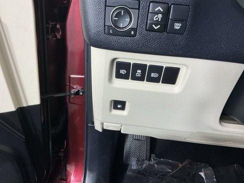 Used 2020 Lexus GX 460 Premium w/ Premium Package AWD/4WD image 25