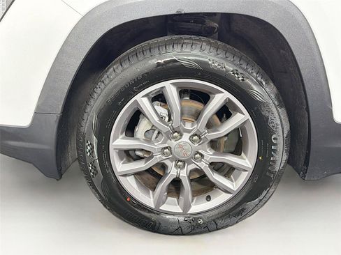 Used 2022 GMC Terrain SLT w/ Tech Package AWD/4WD image 32