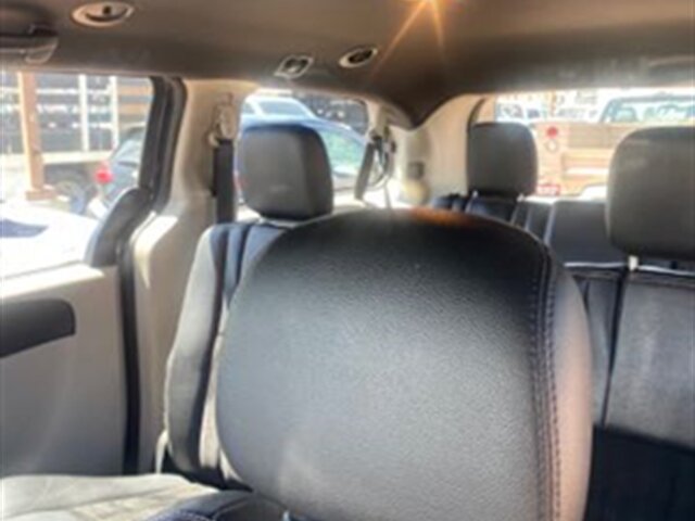 Used 2018 Dodge Grand Caravan SXT FWD image 13