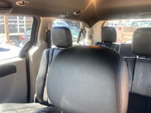 Used 2018 Dodge Grand Caravan SXT image 13