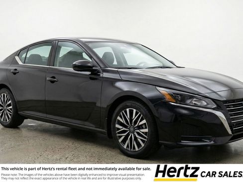 Used 2025 Nissan Altima 2.5 SV FWD image 1
