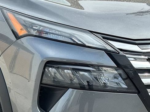 Used 2025 Nissan Rogue SV AWD/4WD image 10