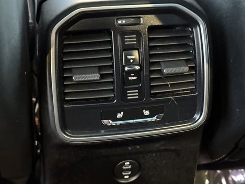 Certified 2025 Porsche Macan image 14