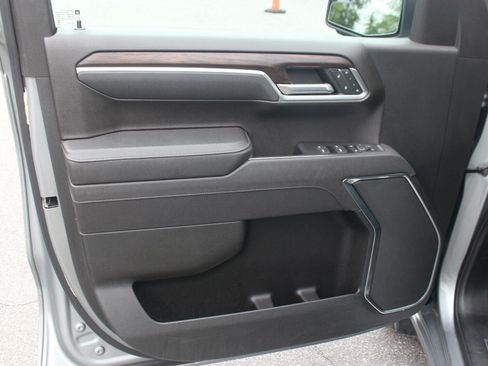 Used 2025 GMC Sierra 1500 SLT AWD/4WD image 12