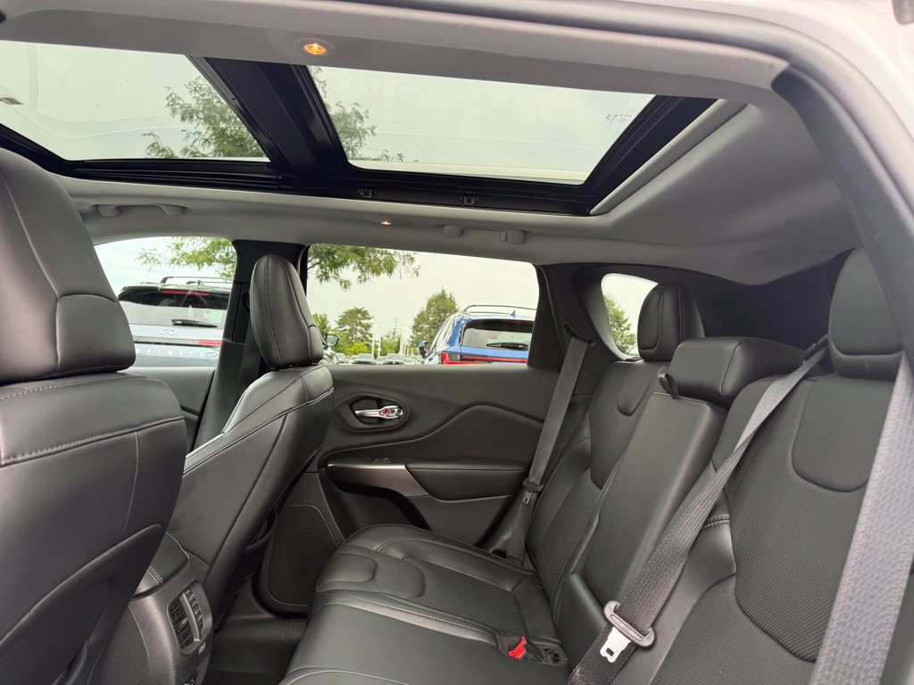 Used 2020 Jeep Cherokee Limited AWD/4WD image 16