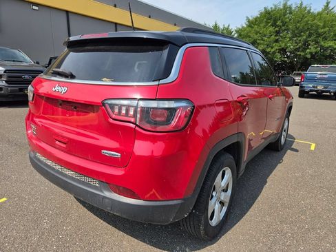 Used 2018 Jeep Compass Latitude w/ Cold Weather Group AWD/4WD image 7