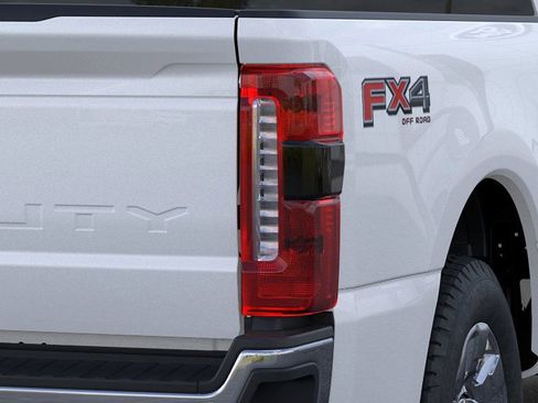 New 2026 Ford F250 Lariat w/ Chrome Package image 21