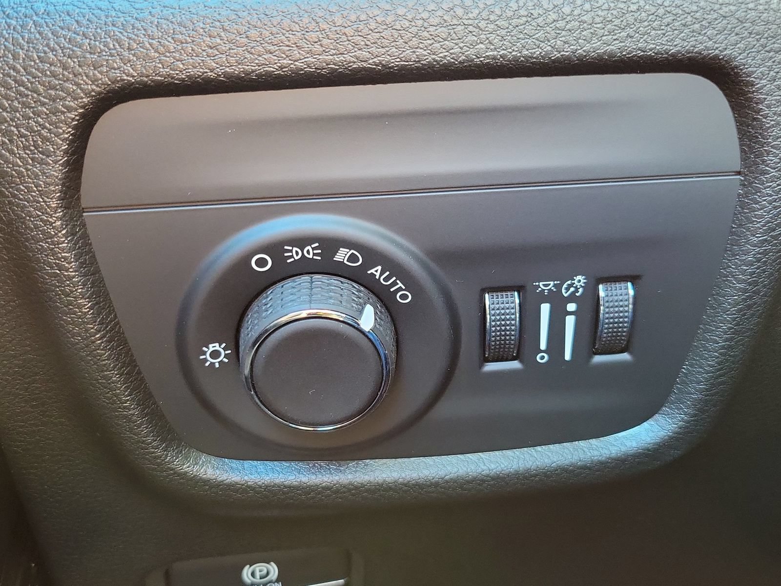 Used 2025 Jeep Grand Cherokee Laredo X w/ Luxury Tech Group I RWD image 25