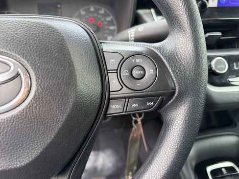Used 2025 Toyota Corolla LE FWD image 19