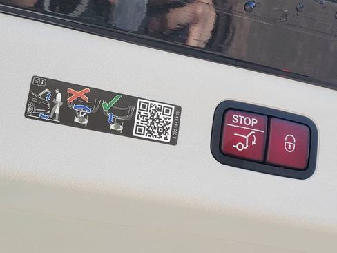 Used 2022 Mercedes-Benz EQS 450+ Sedan image 32