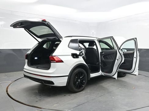 Used 2022 Volkswagen Tiguan SE R-Line AWD/4WD image 47