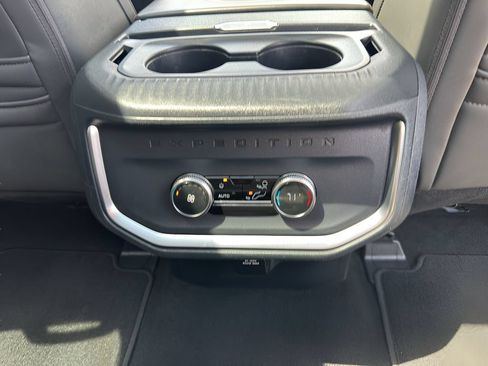 Used 2025 Ford Expedition Active AWD/4WD image 22