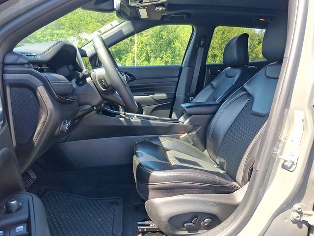 Used 2023 Jeep Compass Latitude w/ Sun and Sound Group AWD/4WD image 13