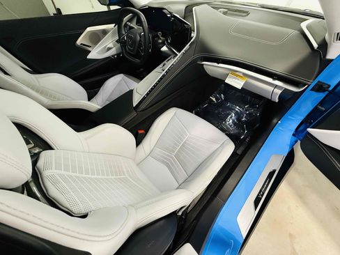 Used 2023 Chevrolet Corvette Stingray Premium Cpe w/ Z51 Performance Package image 3