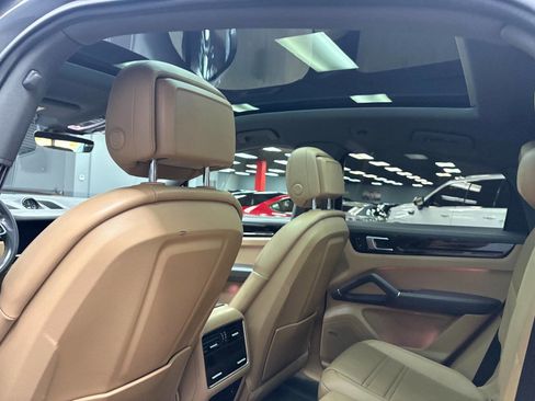 Used 2021 Porsche Cayenne E-Hybrid Coupe image 44