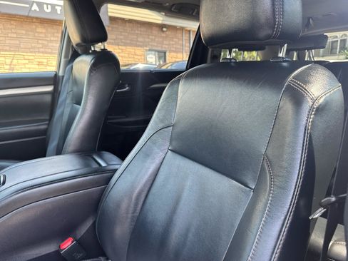 Used 2019 Toyota Highlander XLE AWD/4WD image 27