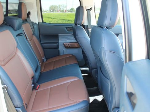 Used 2024 Ford Maverick Lariat image 9