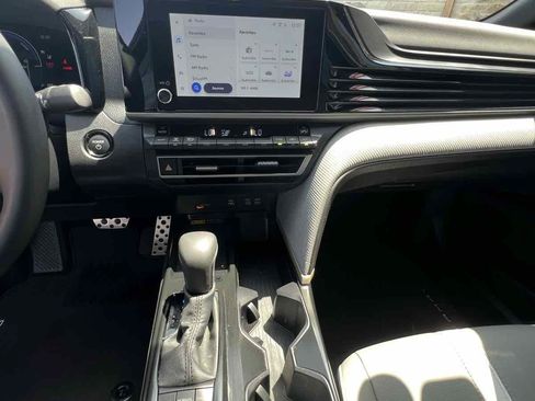 Used 2025 Toyota Camry SE w/ Convenience Package FWD image 10