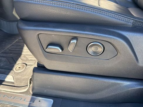 Used 2025 GMC Sierra 2500 Denali image 10