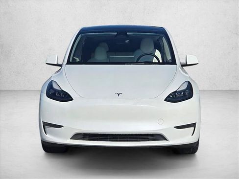 Used 2024 Tesla Model Y Long Range AWD/4WD image 2