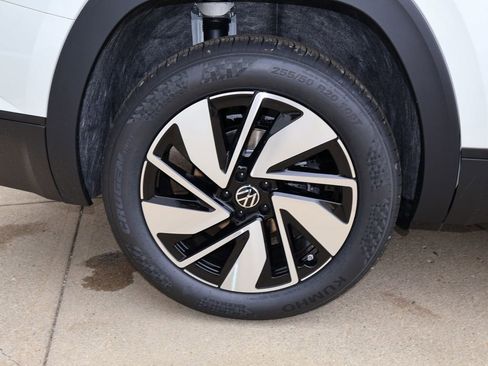 New 2026 Volkswagen Atlas SE FWD image 9