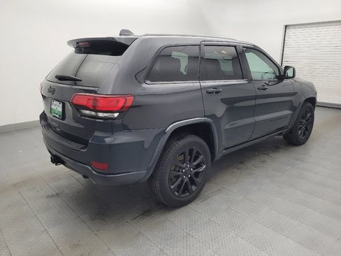 Used 2017 Jeep Grand Cherokee Altitude AWD/4WD image 9