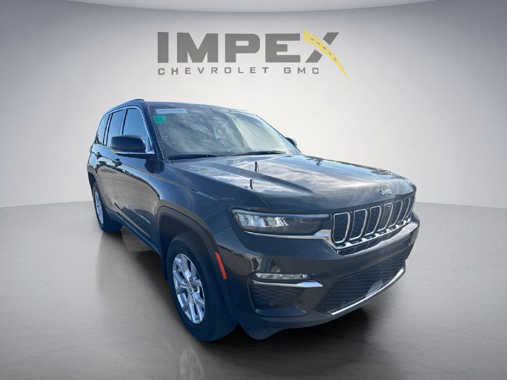 Used 2023 Jeep Grand Cherokee Limited w/ Luxury Tech Group II AWD/4WD image 7