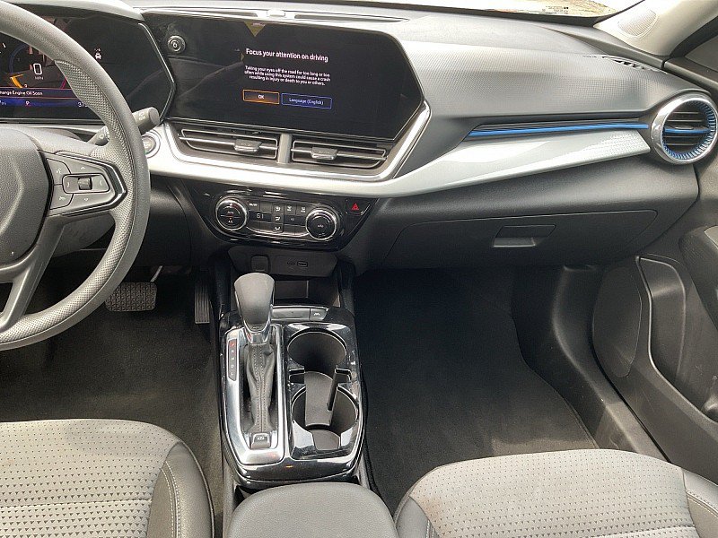 Used 2025 Chevrolet Trax LT FWD image 14